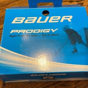 Bauer Prodigy ice skates . Like new . See images.